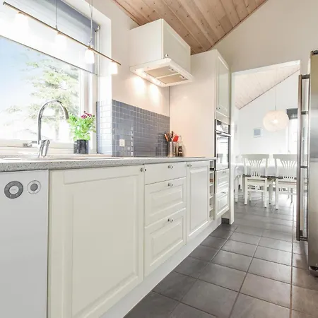 Σπίτι διακοπών Four-bedroom In Otterup