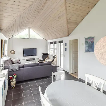 Four-bedroom In Σπίτι διακοπών *